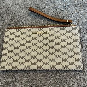 Michael Kors wristlet/clutch